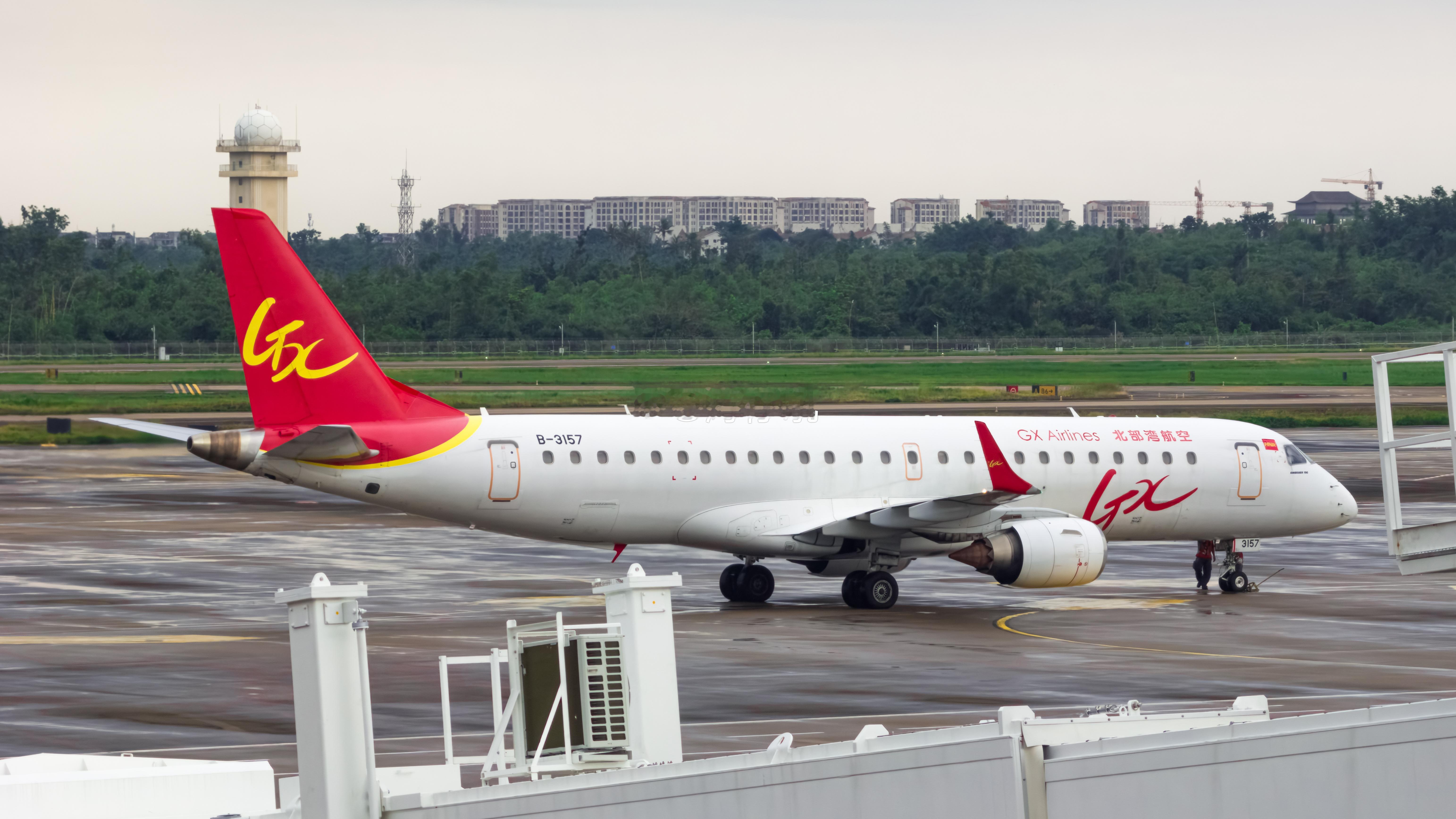 涛说涛话海航控股旗下控股子公司乌鲁木齐航空向非洲世界航空出售自有的两架ERJ19