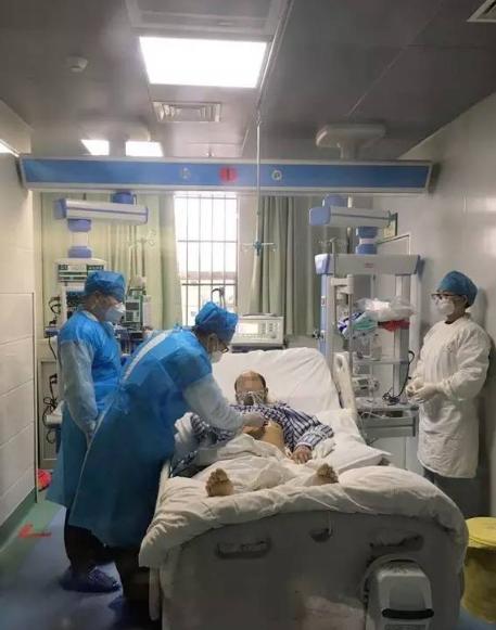 临终前亲手写下遗嘱，把房产和存款全留给妻女，可人刚走，父母竟把儿媳和孙女告上了法