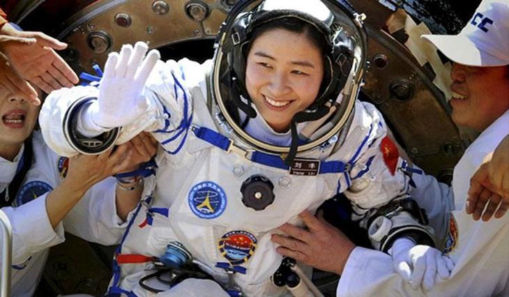 顺产有什么好处, 连中国选女航天员, 都要顺产生过孩子的!