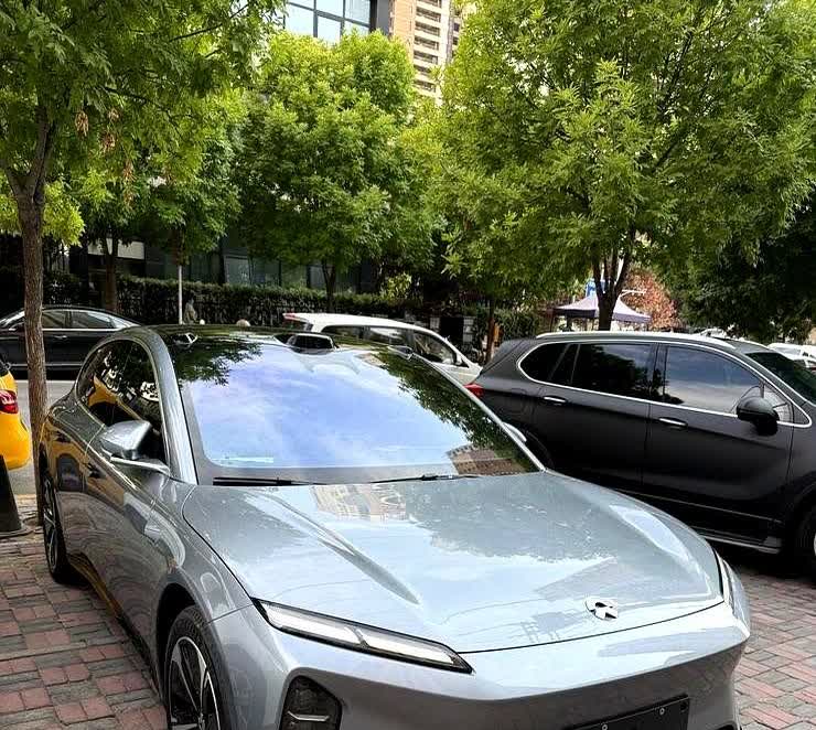 蔚来新款5566刚开始交付就降价新款刚上市不到一个月，刚提车四天就降价[