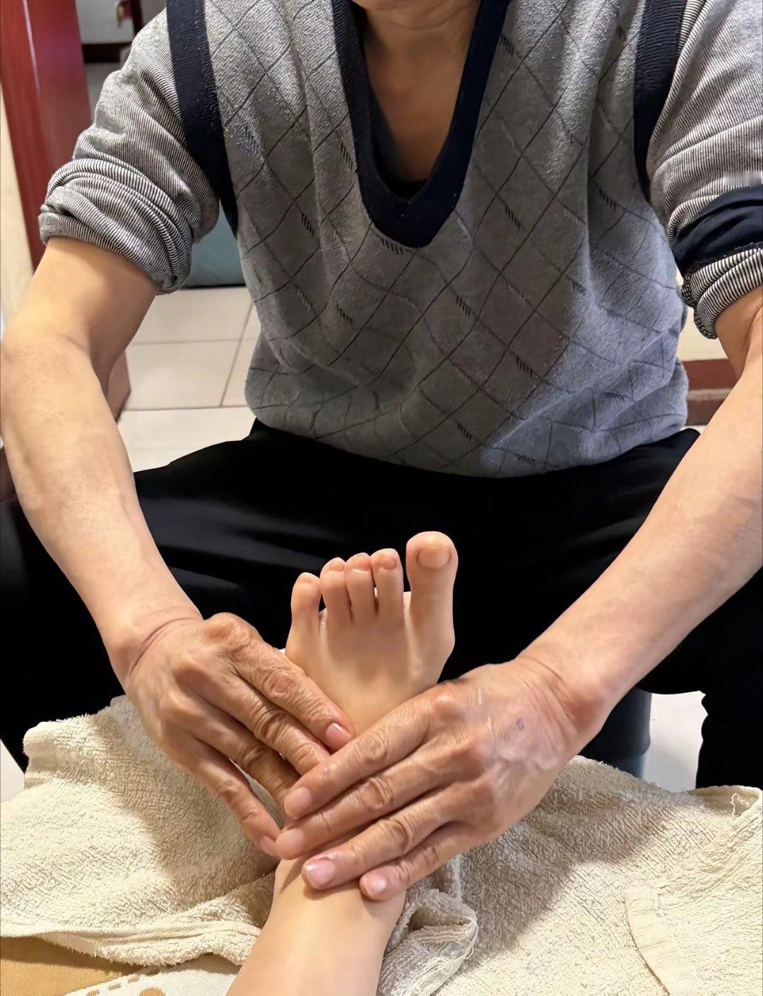 健身尽头是养生，别人都小哥哥小姐姐，我就选大爷