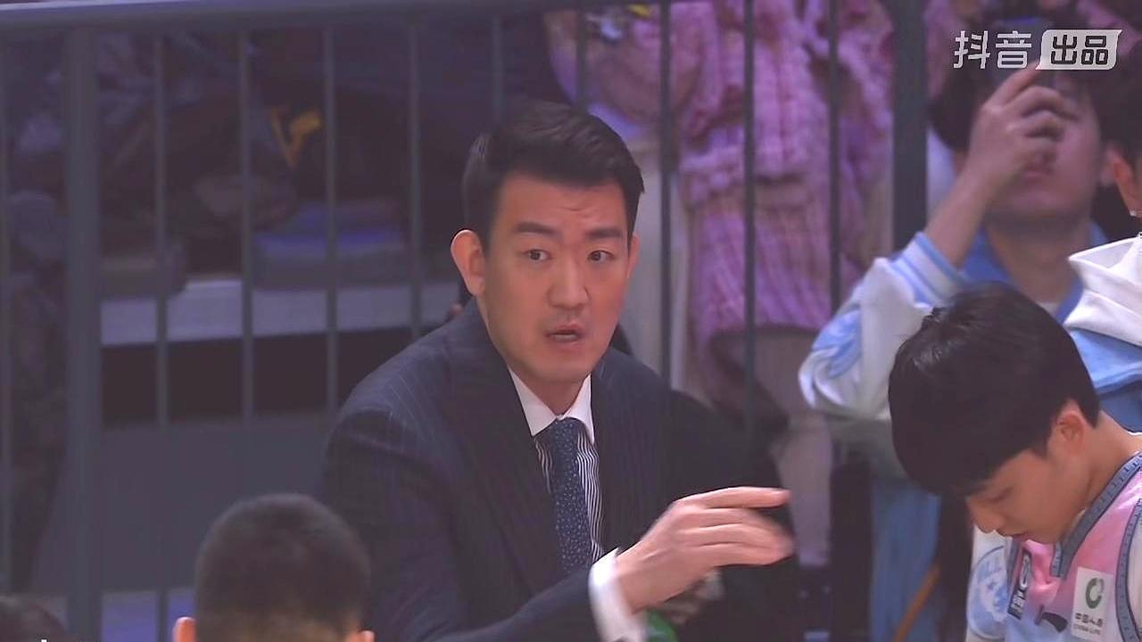 徐杰拿生涯首个全明星MVP就算了，最后还让迪亚洛托着完成暴扣。昨晚诸暨的全