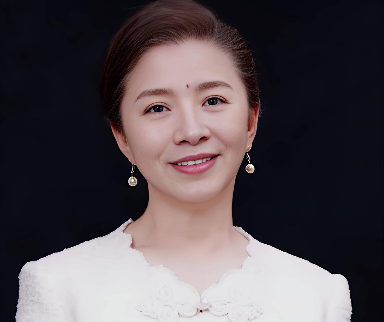 演员迟蓬说：“我拍戏经常改台词，比如《生万物》中的大脚娘这个角色，我就告诉导演，