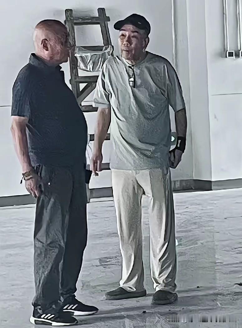 吵翻天不如开新店！杨议闷声干大事，64岁这股拼劲服了！别人忙着对线，他忙着开店！