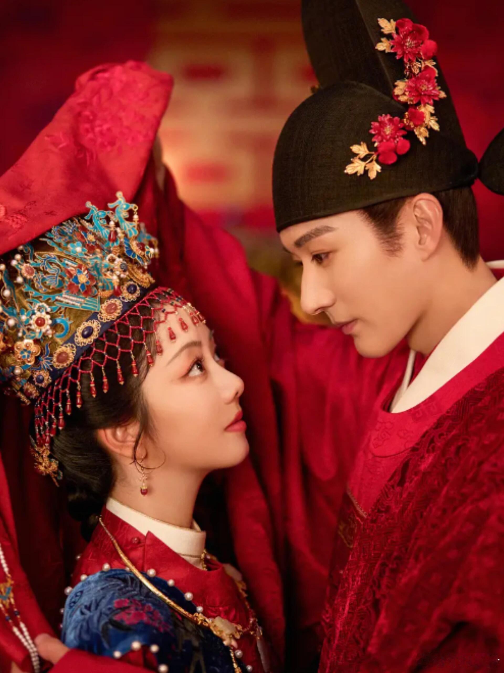 看27集大婚的时候，千万不要只把这段当成甜甜的偶像剧桥段。这场婚姻本质就是强取豪