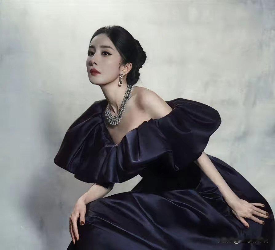 微博之夜内场的排位，真是把娱乐圈的“人情世故”，摆在了台面上。尤其是那扎眼的C位