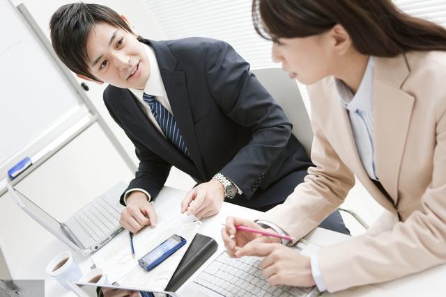 女下属暗示老板出轨，情绪爆发引发惊天冲突，真相令人震惊！李明是某知名公司的项