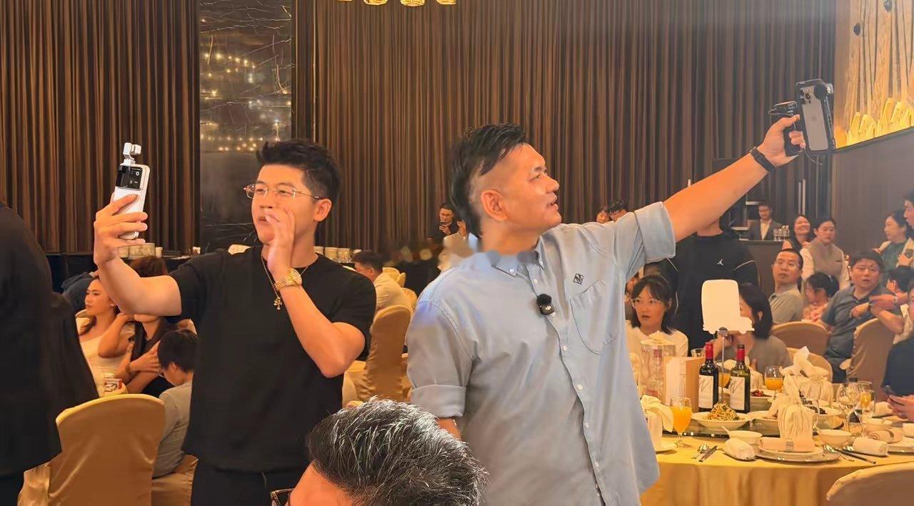 人家秋雅结婚，你搁这又唱又跳的​​​