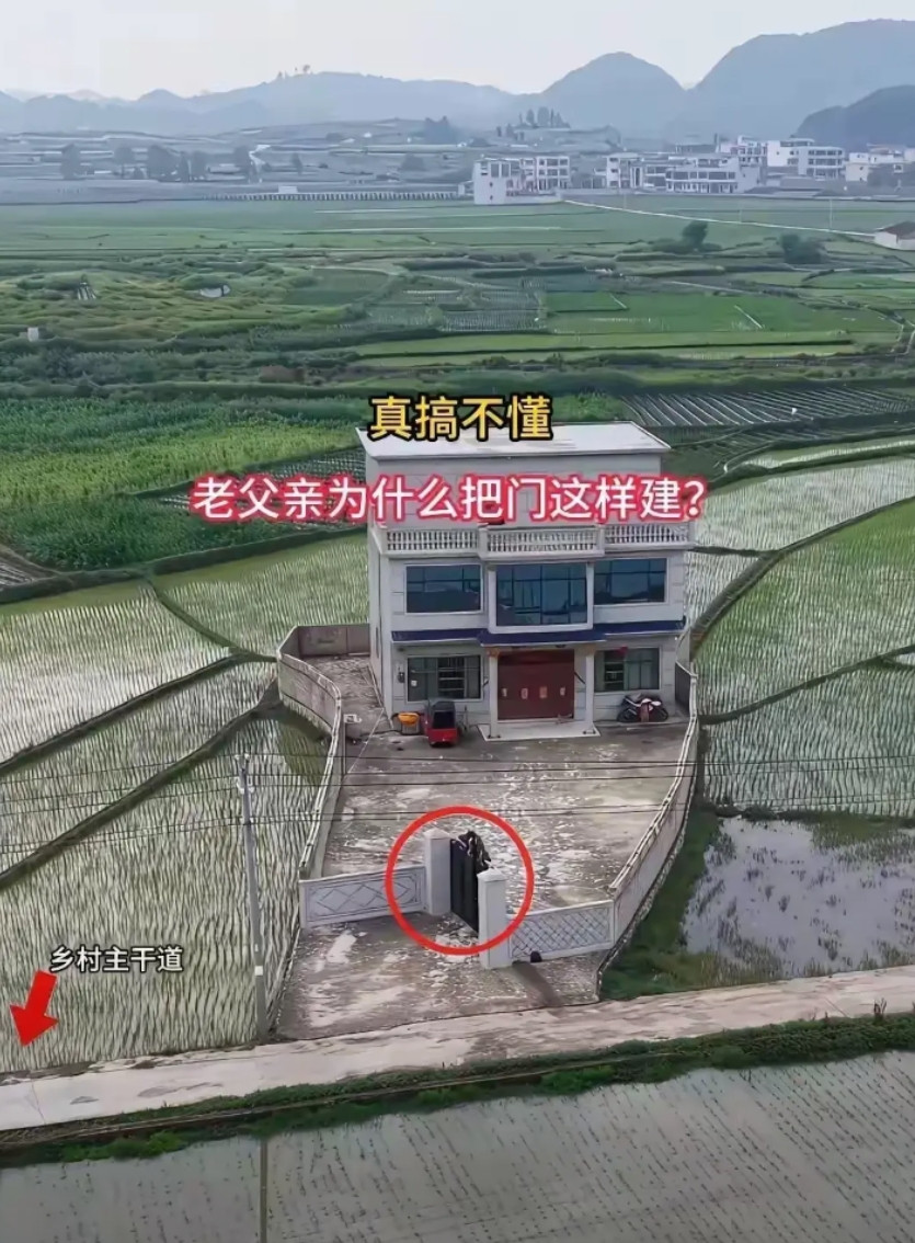设计这门，右边回来的车该怎么开进去呢？