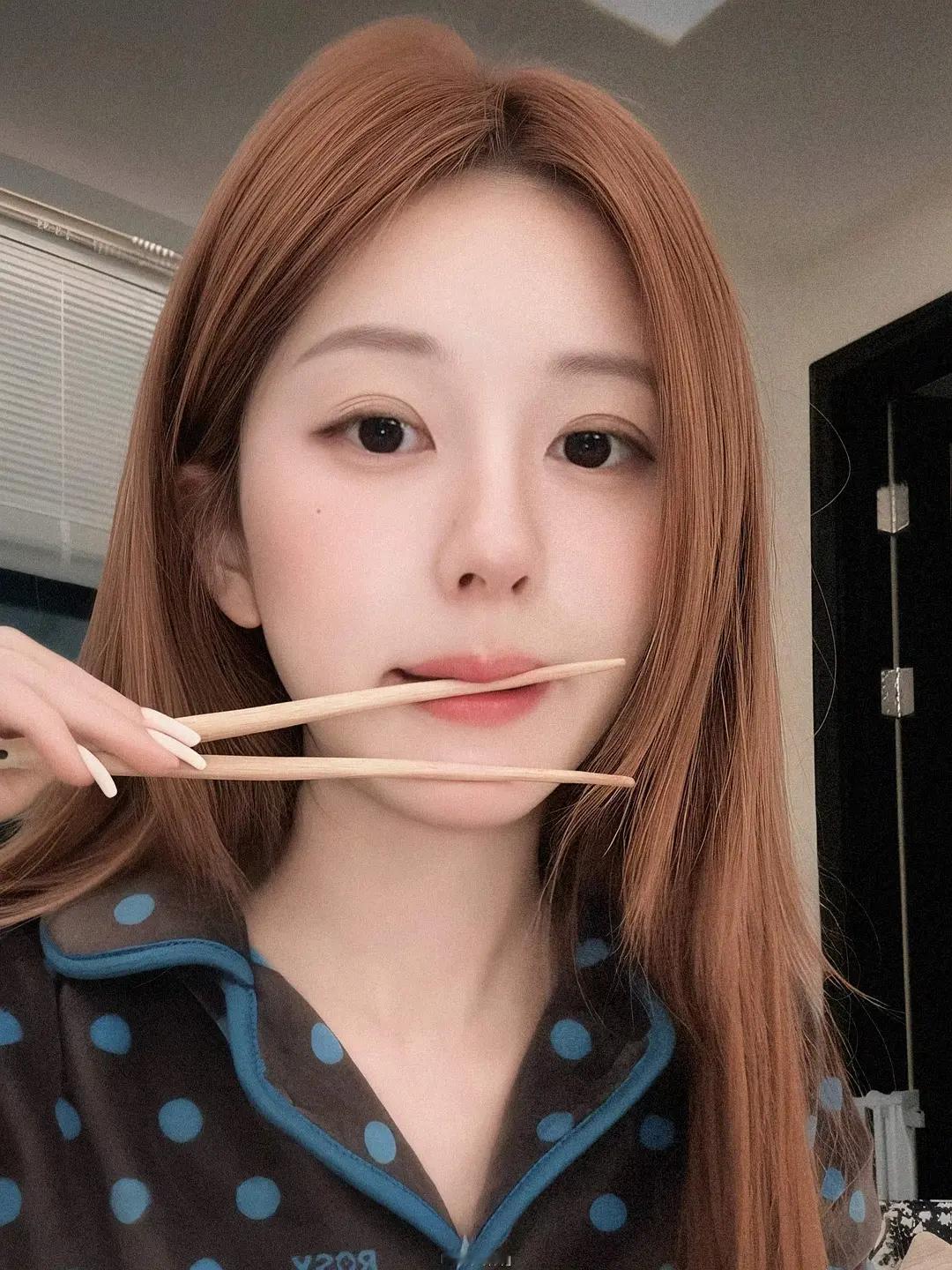 素颜赵露思好美好萌