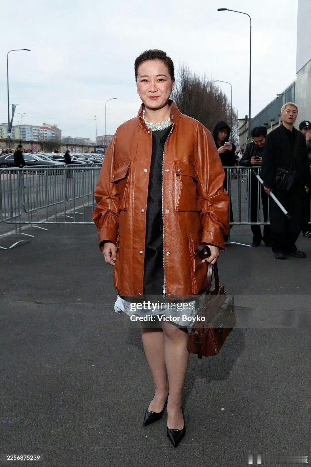 玲子看上去像个富婆……