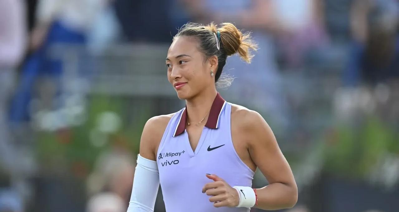 首秀从来不易，钦文砥砺前行昨晚女王杯郑钦文首秀。在决胜盘1比4落后，很多粉丝