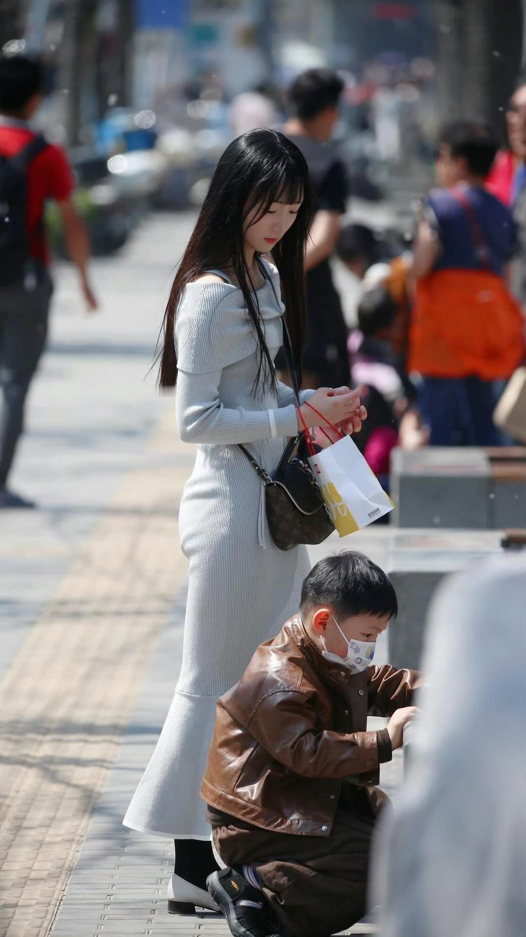 年轻漂亮的宝妈