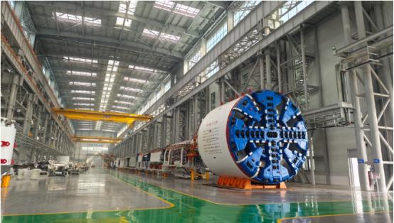 中铁新津区工厂的朋友说，车间里待发的“川山甲1号”盾构机，现在全世界做盾构机的，