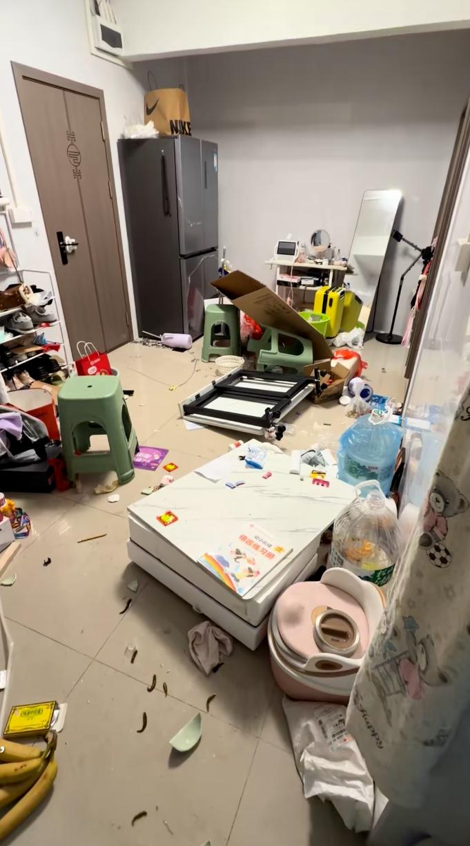 今天刷到一个奇葩的视频，一个女士因为买了一台洗碗机，惹恼了丈夫，丈夫一气之下把家