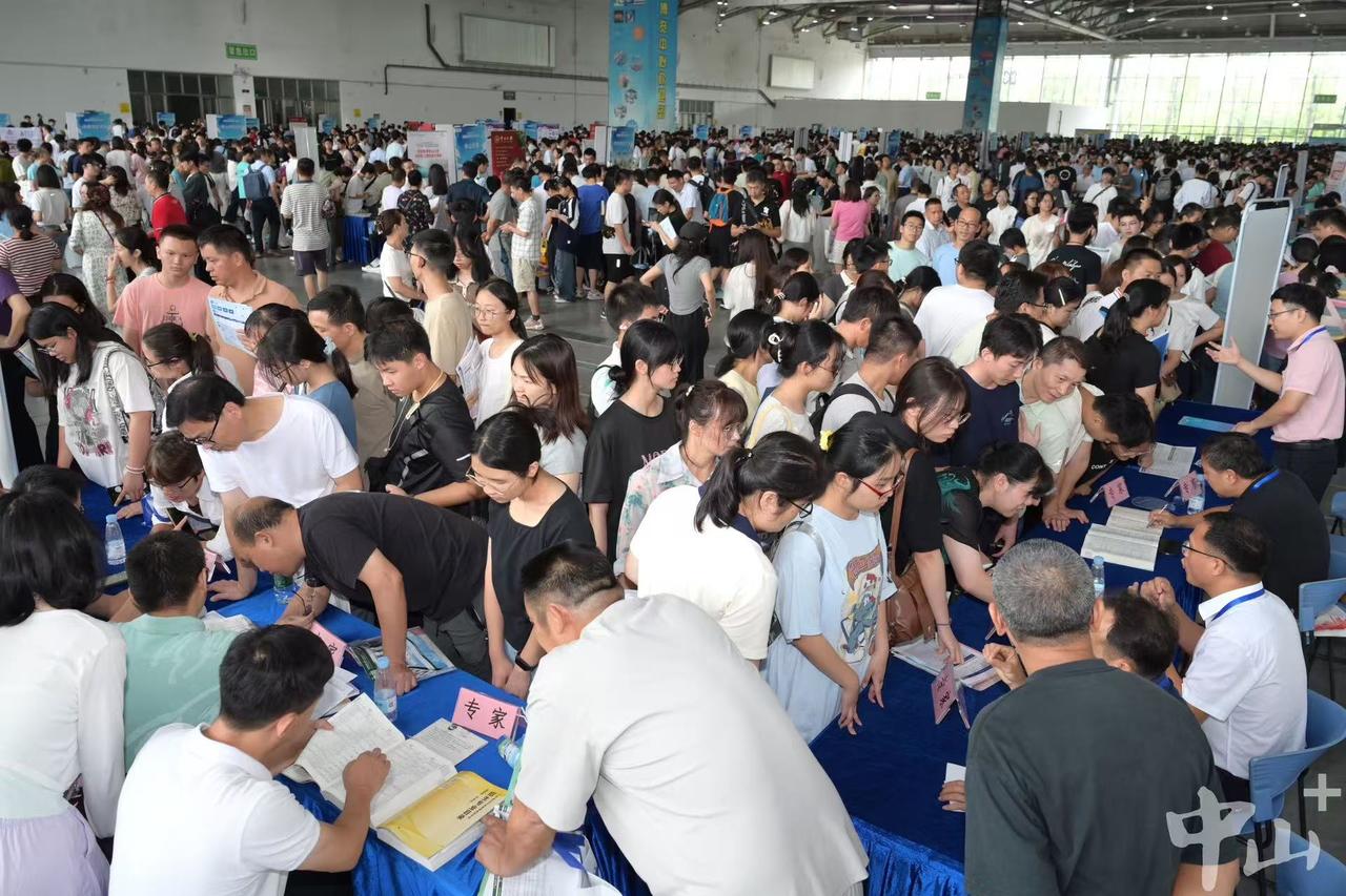 有些冷门的专业名字看起来真不热门，甚至当年招生都很困难，但是现在毕业生被产业抢着