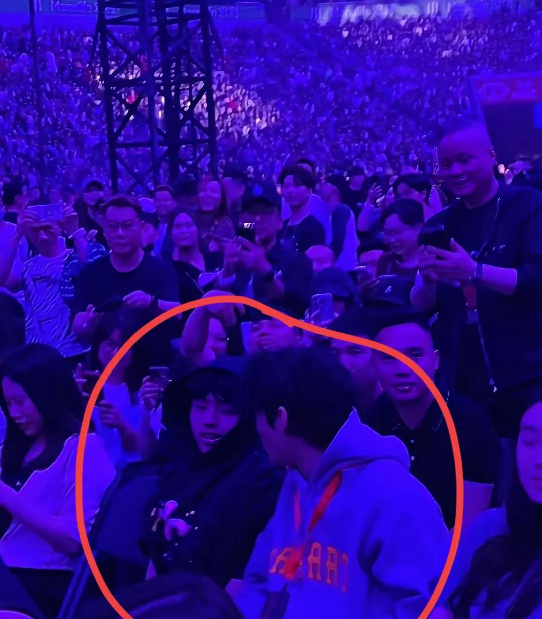 谢霆锋儿子给全天下母亲上了一课！和谢浩男对待亲妈的态度如出一辙儿子根本无法共