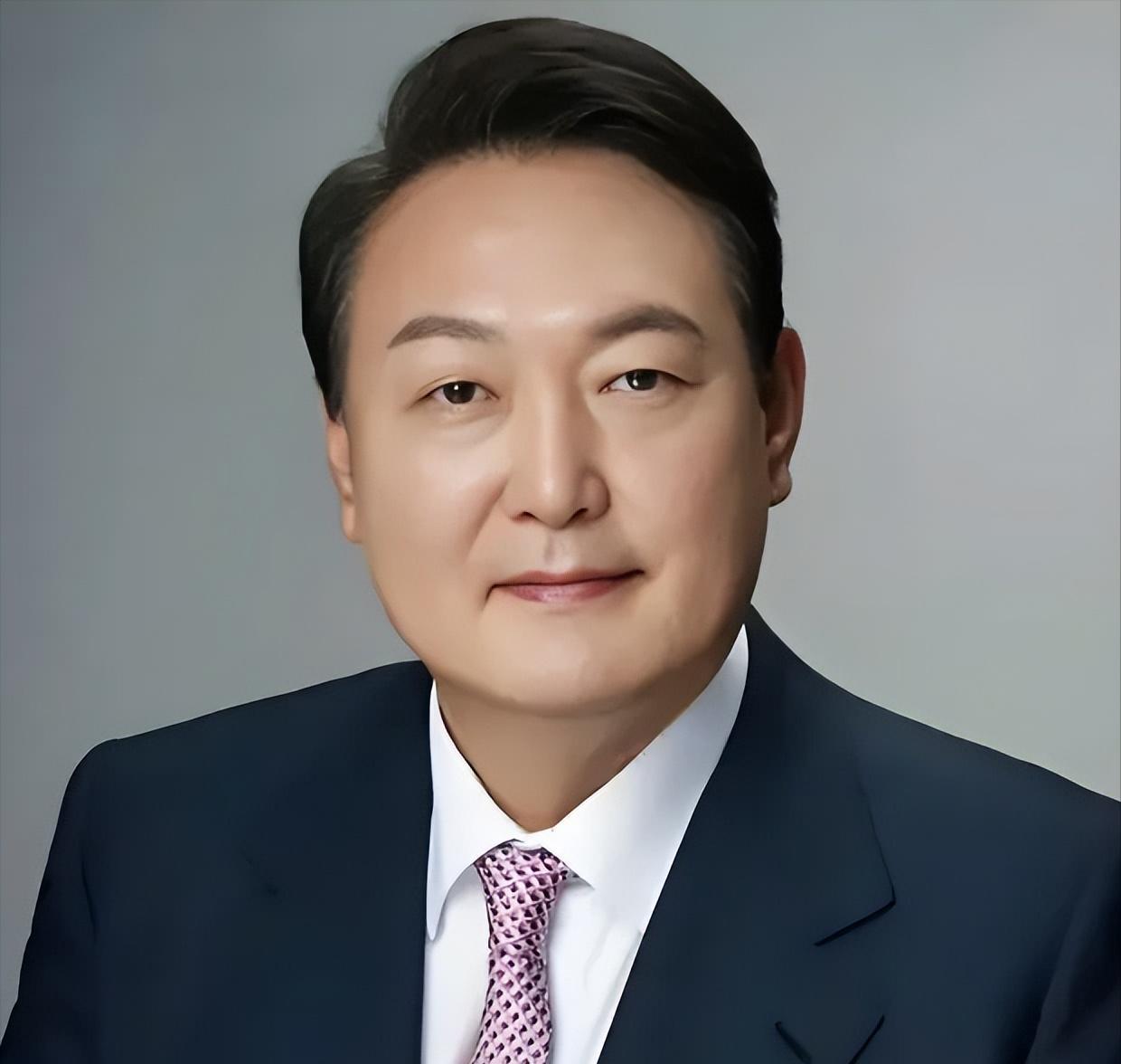 李在明对尹锡悦确实有些狠了，牢房只有6.6平方米，还没空调。韩国首尔这几天的气温