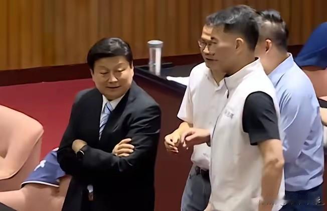 能屈能伸真丈夫也，令人想不到的是傅昆萁在遭受到伪立院龙头韩国瑜强烈指责后，竟然没