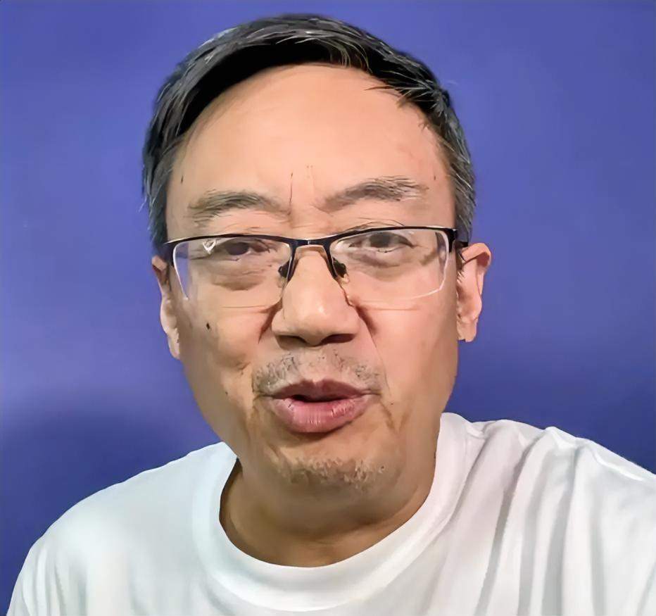 汤家凤9月27日大清早发文，怒斥“裴轶这样的制造社会撕裂的所谓选修课竟然堂而皇之