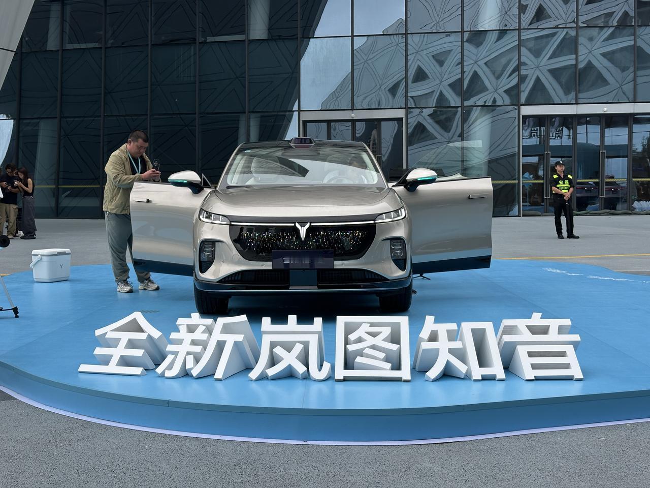 【售价20.29万元起，新款岚图知音正式上市】8月28日，新款岚图知音正式上市了
