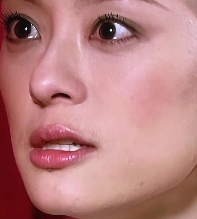 以前的剧没滤镜，连嬛嬛的唇毛都看得一清二楚