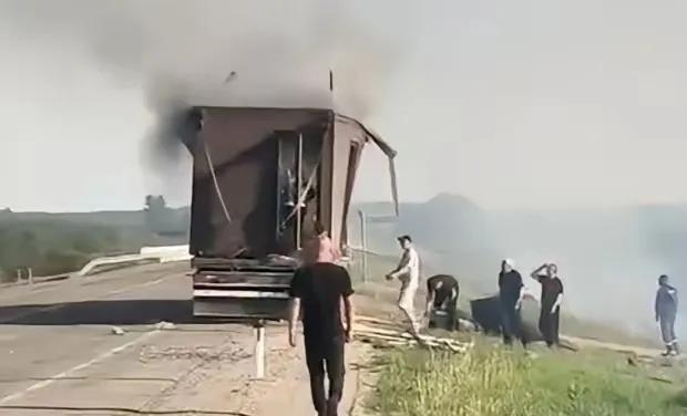 你绝对想不到，一群卡车司机竟成了俄乌冲突的关键棋子！6月1日俄罗斯多个军用机场遭