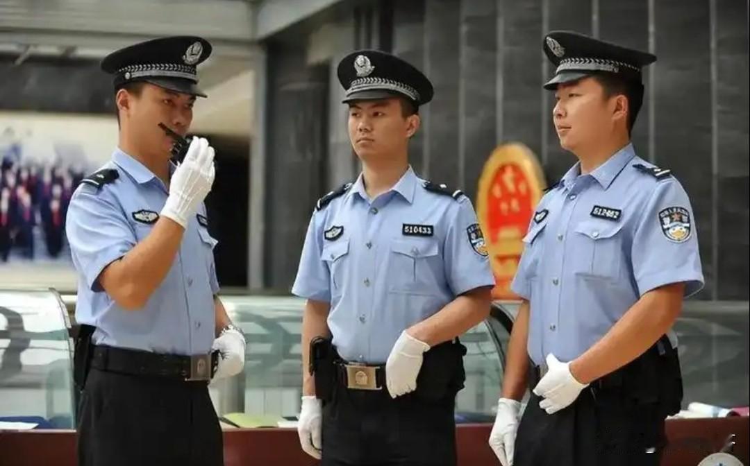 ‌请问：法警属于警察编制吗？答案：属于，法警是人民警察的正式警种之一，是人民