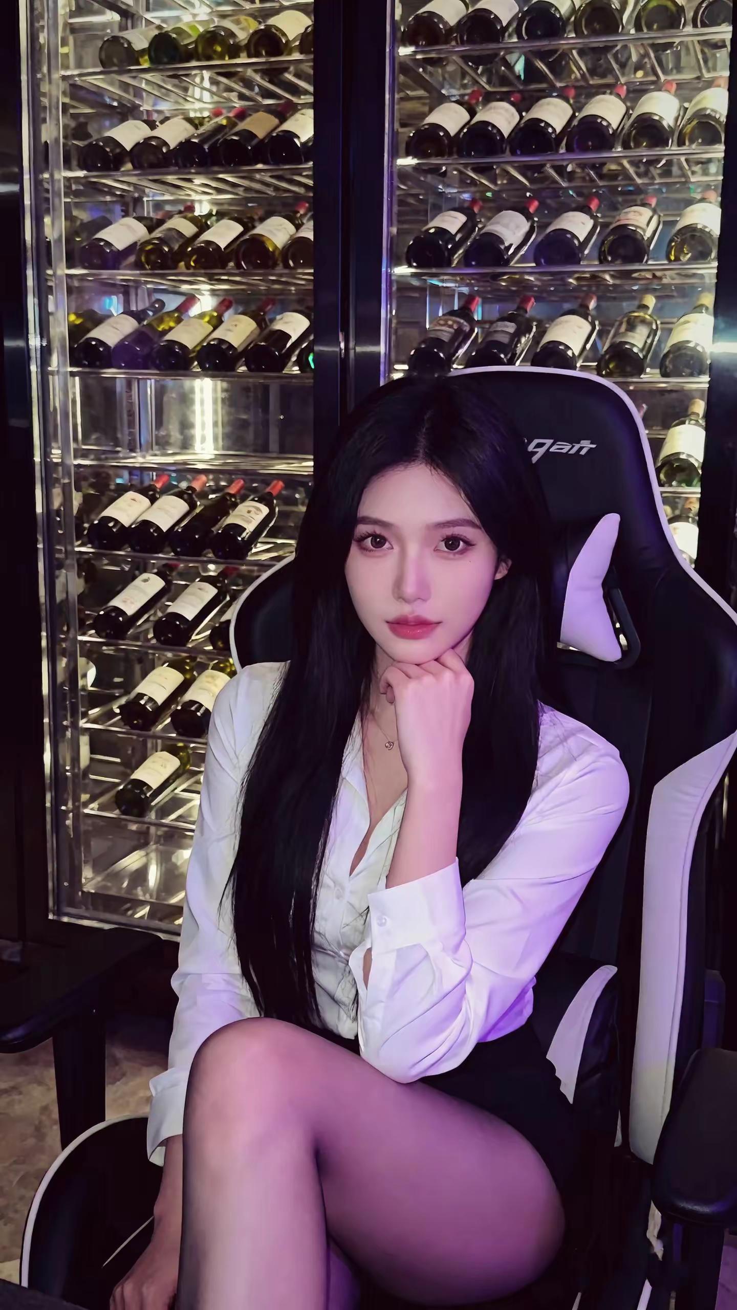 御姐美女纯欲天花板制服</p...