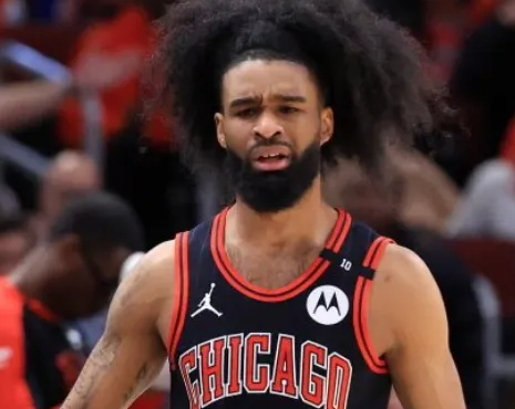 火箭正逐渐成为科比-怀特的潜在交易目的地。若休斯顿愿意提供未来首轮签外加多里安