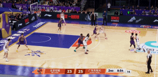 胡明轩三分球自证清白，他必须分担萨姆纳的得分压力胡明轩之前三分球不进，辜负了