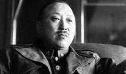 1950年，卫立煌在香港闲逛。冷不丁，身后有人喊：“这不是卫立煌吗？”卫立煌心里