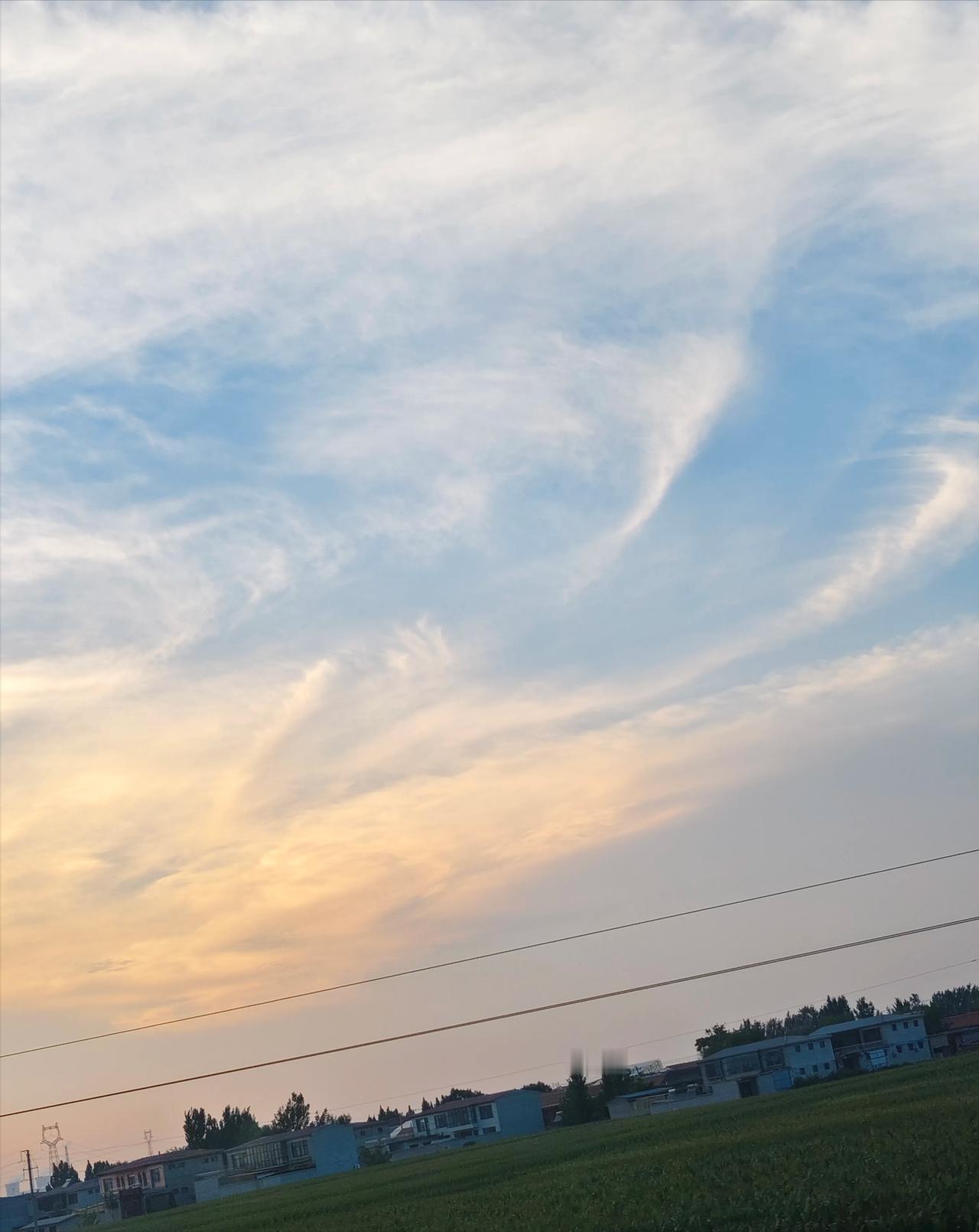 马斯克的星链垄断噩梦开始了，之前他狂砸百亿，发射9000多颗卫星，占全球低