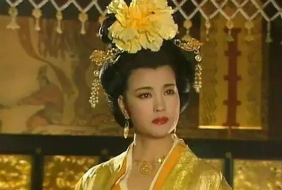 684年，武则天赐儿子李贤白绫，李贤痛心疾首道：“我已被废为庶人，母后何苦还要赶