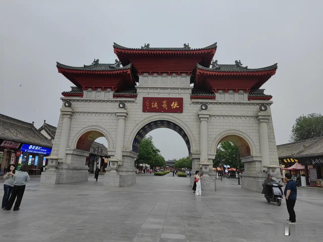 您看看法学，那叫一个火爆，全国六百多所高校都在开，一年哗啦啦毕业三十多万人。听着