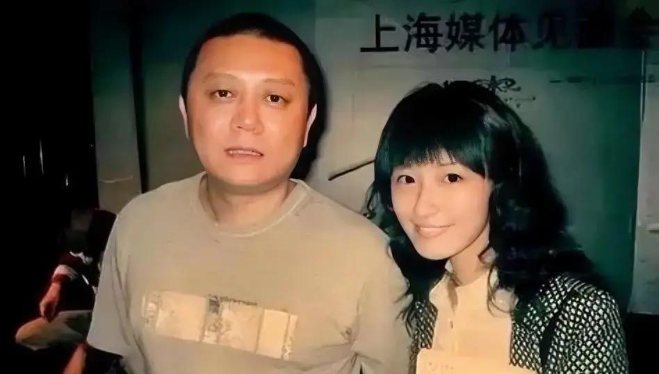 王朔2024年出了本新书《致我的猫朋友们》，首印三万册上线一周卖空了，他没办线下