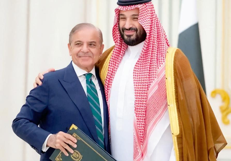 这绝对是今年军贸圈最劲爆的新闻没有之一，巴基斯坦和沙特要搞个狠操作，把沙特之前借