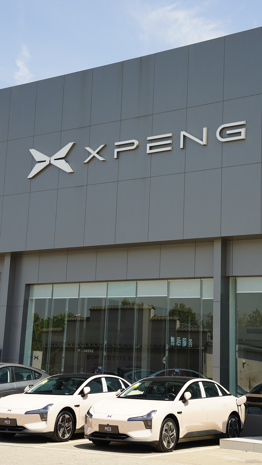 昨天，去店里体验了2025款小鹏X9，除了令人意想不到的最小转弯半径之外，再聊点