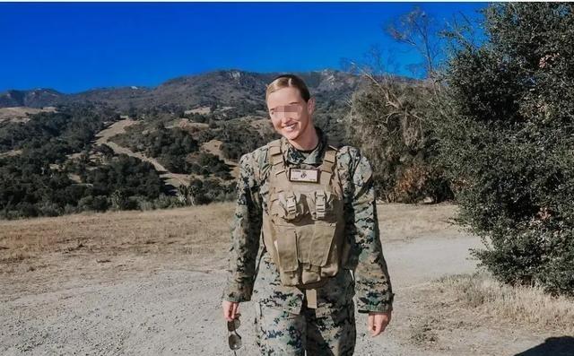 🌞连美国女兵都敢碰！2019年，阿富汗美军基地，一名印度工人强碰了美国女兵