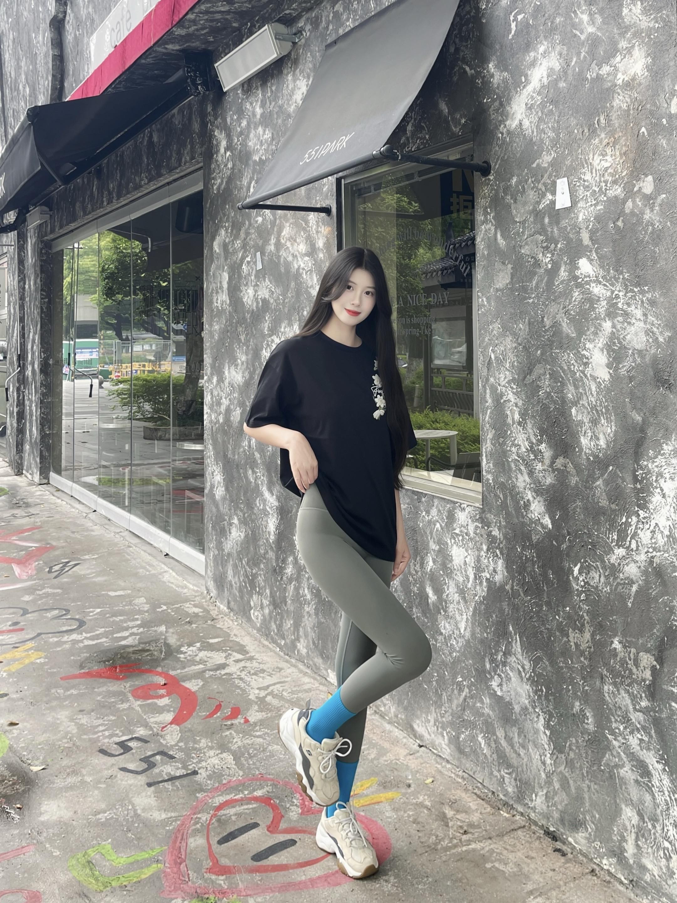 街头穿搭 辣妹出街 瑜伽裤穿搭