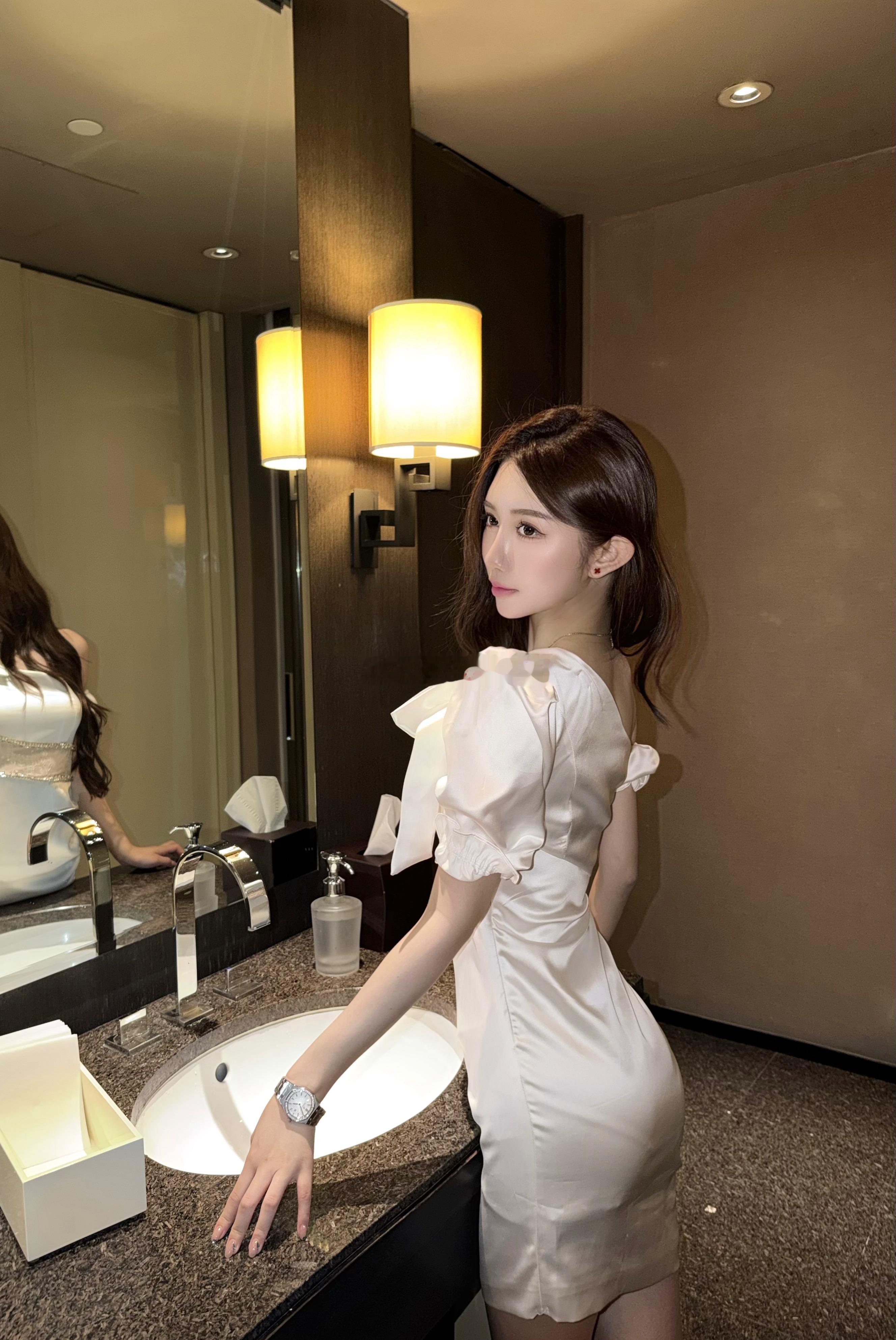 太喜欢美女了就要自己也当美女