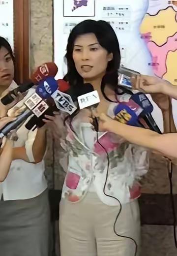给郑丽文出个主意，如果这次选举失败，退出国民党，成立一个新党派，以年轻人为主，必