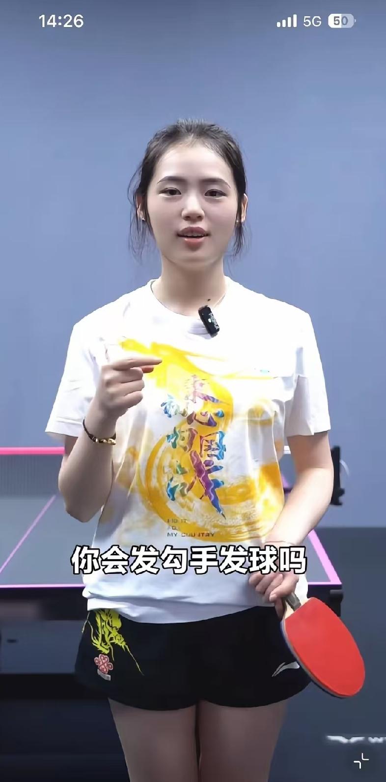 一个产后四个月的妈妈，肚子上贴着胶布，就敢站上全国锦标赛的赛场，还差点赢了世界第