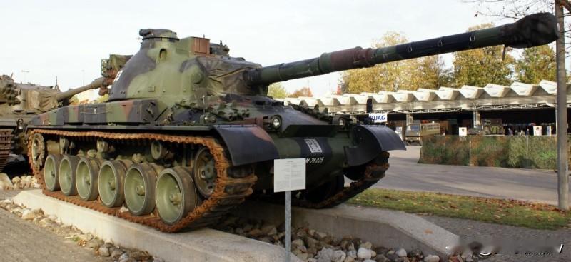 虽然伯尔尼的Panzer68坦克在1968年通过国家测试，但实际上这种坦克直到