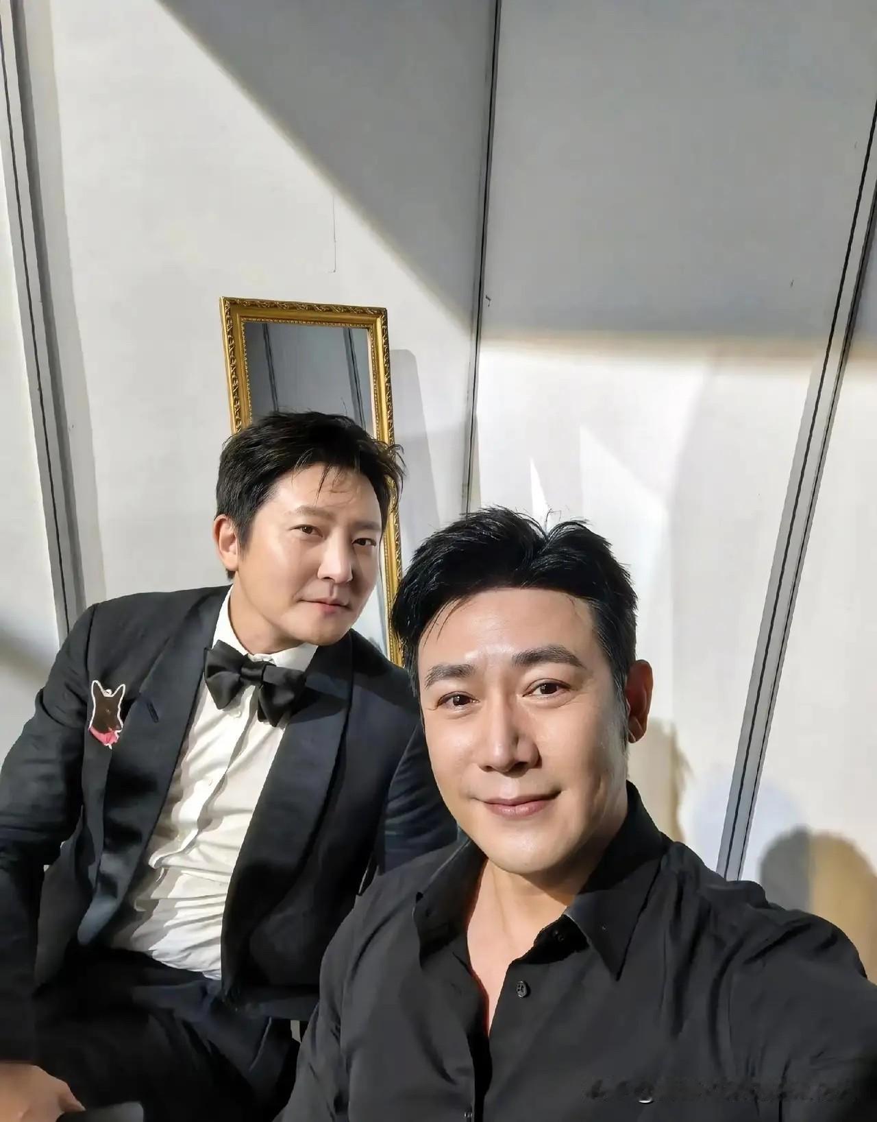 陆毅郭京飞竟是连襟！这对明星女婿太靠谱陆毅和郭京飞居然是连襟，他俩的妻子鲍蕾