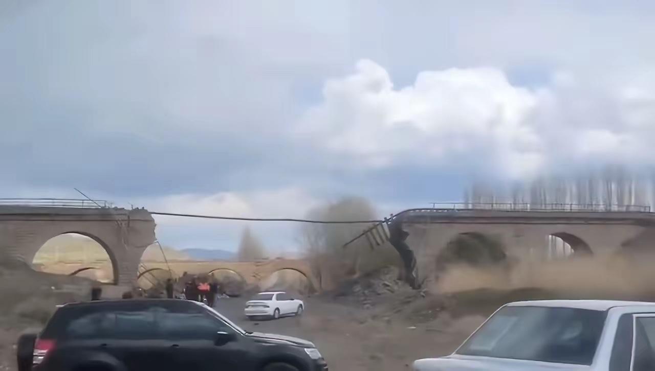 伊朗在创造战时基建方面的速度美以刚把伊朗的铁路桥炸断，放话“今年都修不好”。