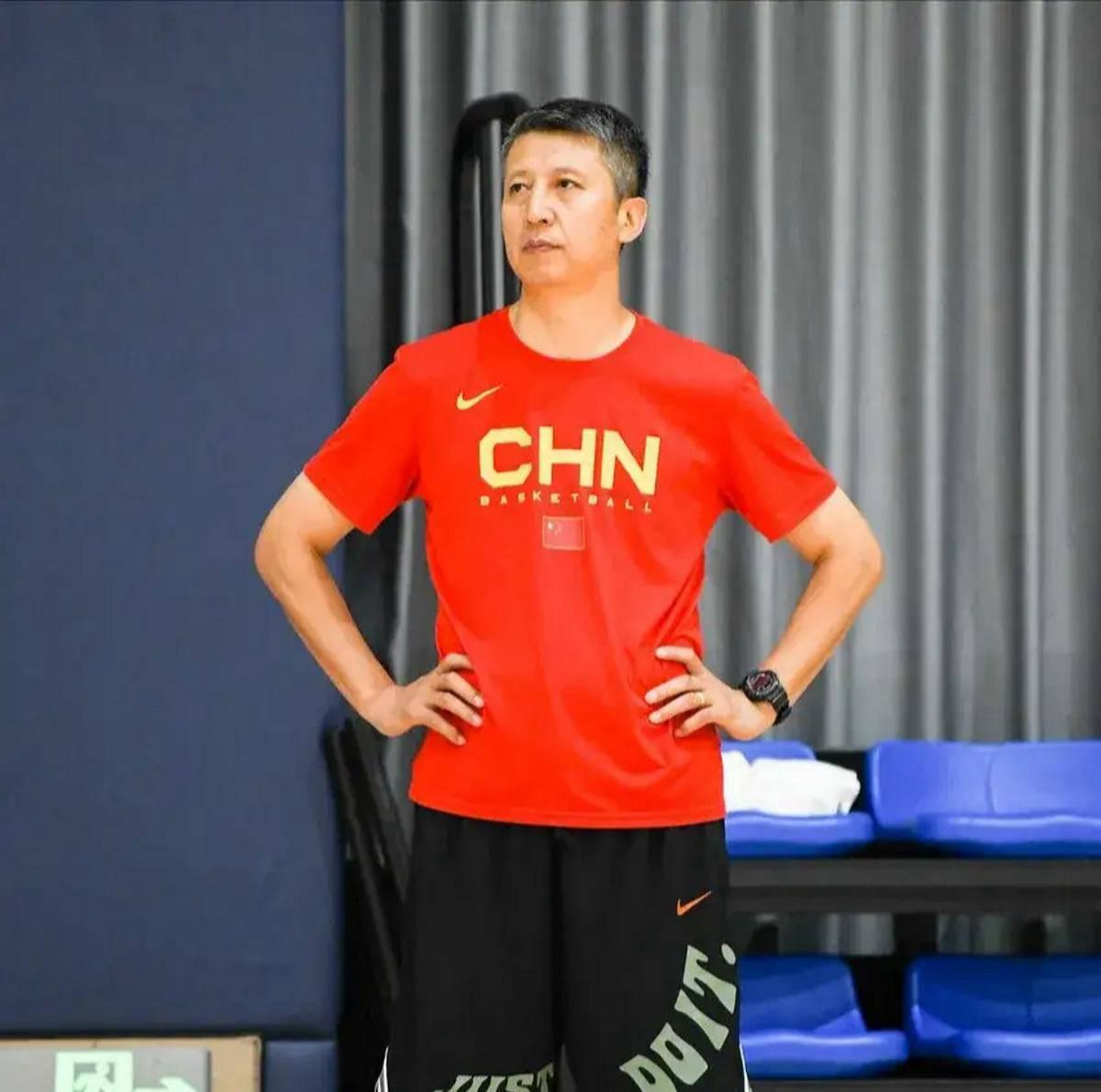 郭士强老谋深算！今天早上，据CBA媒体人三土带刺透露，中国男篮已在今天凌晨前往