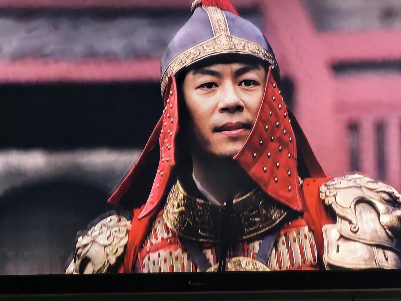 《大生意人》李成的帽子戴的很好看，但不对！他戴的帽子应该是清军武将的头盔！