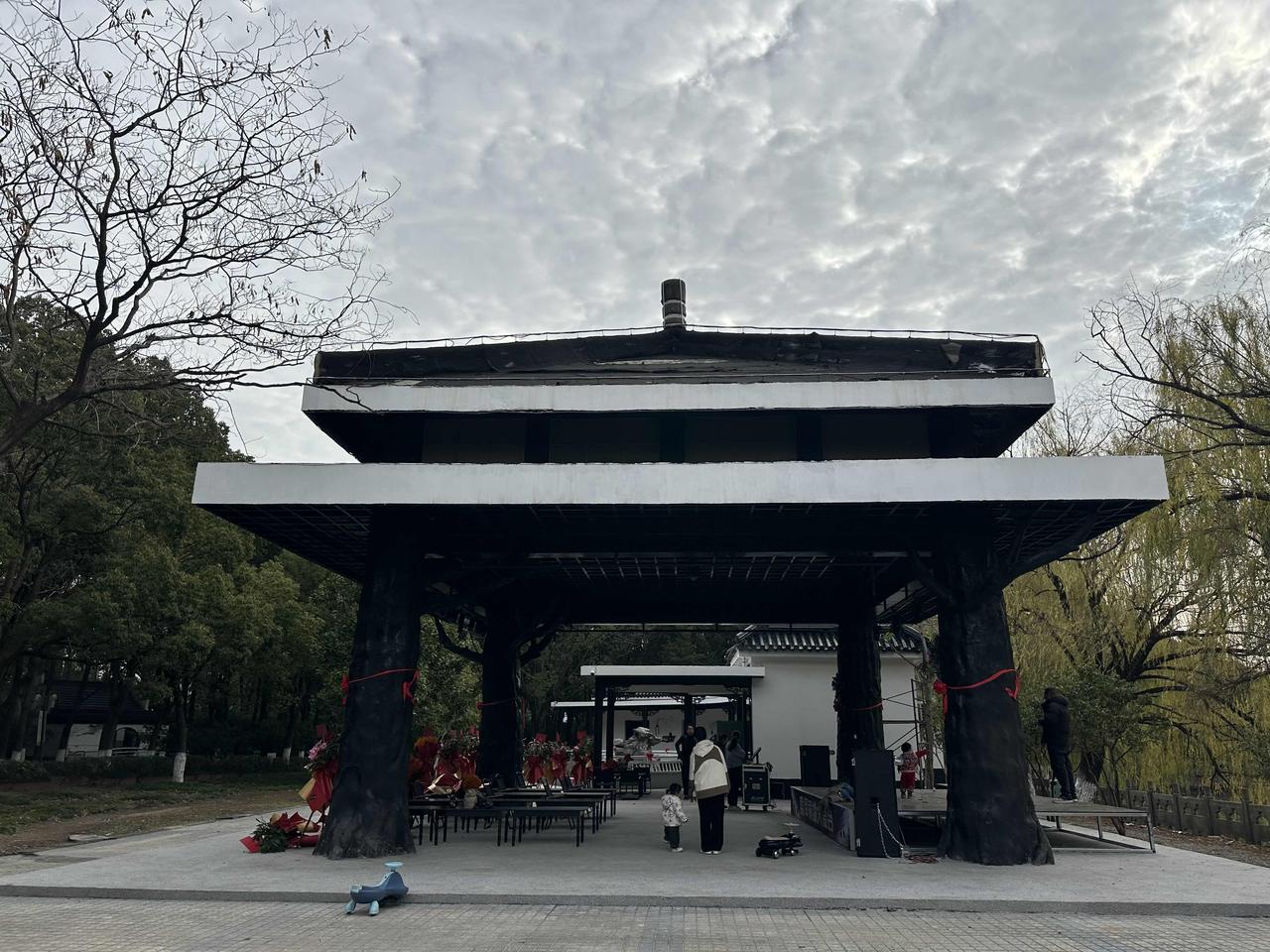 对联这玩意儿，可太有讲究啦！看到“笔墨流雅韵”这个上联，我这脑袋瓜子就开始转起来