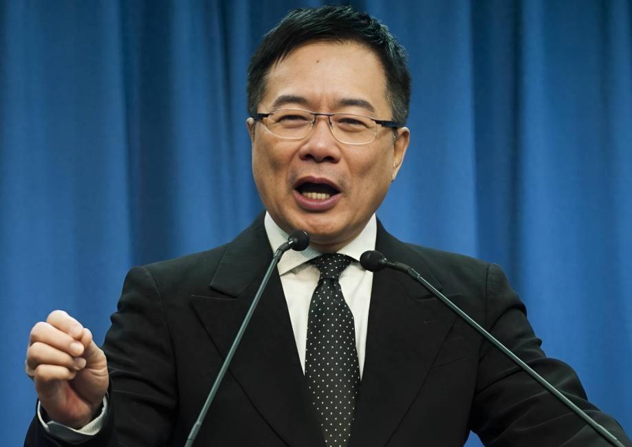 蔡正元变脸也是没谁了！前一秒还恨得要死，下一秒就爱上了！蔡正元最近的几